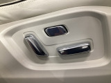 パワーシートを装備!体格や好みに応じたポジションをスムーズに調整できます。