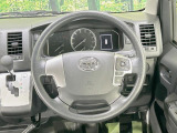 インテリアに合わせたデザインのステアリングは、運転される方のことも考え、運転しやすい形状、大きさです。是非一度、実際に触ってお確かめください。