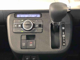 温度を設定すれば、自動で車内の温度管理をしてくれる優れものです♪ATミッションで運転楽々