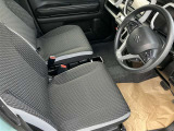 高いホールド性で運転姿勢が安定します。長距離ドライブでも疲れにくいのが魅力です。快適なドライビングライフをお送りください♪