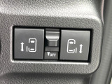 【両側パワースライドドア】スマートキーや運転席のスイッチで後席両側スライドドアの開閉が可能♪電動だから力を入れてドアを開ける必要が無く、小さなお子様でも簡単に開け閉めでき快適です♪