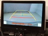 【バックカメラ】あると便利なバックカメラ装備!駐車時に後方がリアルタイム映像で確認できます。立体駐車場や夜間の車庫入れ時に大活躍!運転スキルに関わらず、今や必須となった装備ですね♪