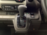 【eコンスイッチ】低燃費運転をサポートするECONモード。スイッチをONすると、エンジンやトランスミッション、A/Cなどを協調制御し、燃費の向上に貢献。エコドライブの効果を高めます。