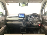 【前方視界】開放的な前方視界!運転がしやすく疲れにくいです♪窓が大きく、見通しがとっても良いおクルマですよ♪