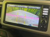 【バックカメラ】駐車時に後方がリアルタイム映像で確認できます。大型商業施設や立体駐車場での駐車時や、夜間のバック時に大活躍!運転スキルに関わらず、今や必須となった装備のひとつです!