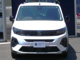 先進性の象徴であるLEDランニングライトは、昼間の車輌の存在感を際立たせ、安全性にも配慮しています。