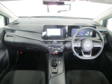 黒を基調としたスタイリッシュなデザインの運転席です。衝突被害軽減ブレーキ、レーンキープアシストなどの安心装備付き!