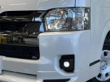 【LEDヘッドライト】悪天候や夜間走行時も良好な視界を確保し安心して運転できる高輝度LEDヘッドライトを装備!点灯速度が早く、消費電力も抑えられています。