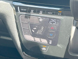 【オートエアコン】一度お好みの温度に設定すれば、車内の温度を検知し風量や温度を自動で調整。暑い&hellip;寒い&hellip;と何度もスイッチ操作をする必要はありません。快適な車内空間には必須の機能ですね♪