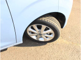 155/65R14タイヤ・純正アルミホイールです。スタッドレスタイヤや各種オプションのご注文も承っております(^^)!