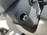 【電動ステアリングコラム】シートメモリーと合わせて使用すると複数人運転する場合は、お好きなポジションを記憶する事ができます。細かな調節も可能なため、快適な運転が楽しめます。
