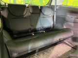 床下収納式のサードシートです。座席部分をコンパクトに収納でき、広大な荷室スペースとしてお使いいただけます!乗車人数や荷物の量など利用シーンに合わせて3列目を有効活用でき、とっても便利♪