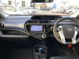シンプルながら機能性あふれる運転席廻りです。視界性もよく、運転しやすいですよ。