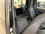 余裕のある運転席ですので、快適なドライブをお楽しみいただけます。