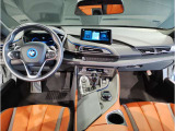 BMWの運転席はドライバーオリエンテッドという構造を採用。ドライバー目線の操作がしやすい設計になっており、ドライブ中にも目線の移動が少なく運転中にも簡単に操作ができます。