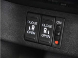 ◆両側電動スライドドア◆狭い駐車場でも乗り降りが楽々♪お子様が隣の車にドアを当ててしまう心配もございません!小さなお子様連れの方もこれで安心。