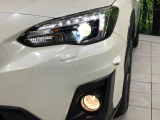 【LEDヘッドライト】悪天候や夜間走行時も良好な視界を確保し安心して運転できる高輝度LEDヘッドライトを装備!点灯速度が早く、消費電力も抑えられています。