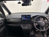 見通しの良い運転席回りとなっておりますので安心して運転をして頂けます!窓が大きいので明るく開放的な室内です