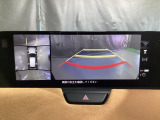 狭い場所での駐車やすれ違いなどでより的確な運転操作に役立つ360&deg;ビューモニターが装備されています。