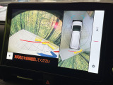 【パノラミックビューモニター】専用のカメラにより、上から見下ろしたような視点で360度クルマの周囲を確認することができます☆死角部分も確認しやすく、狭い場所での切り返しや駐車もスムーズに行えます。