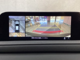 狭い場所での駐車やすれ違いなどでより的確な運転操作に役立つ360&deg;ビューモニターが装備されています。