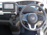 運転席から各種ボタンの操作がしやすいように設計されたデザイン。彼女とのデートでいつもよりスタイリッシュなあなたを演出できます。
