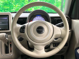 インテリアに合わせたデザインのステアリングは、運転される方のことも考え、運転しやすい形状、大きさです。是非一度、実際に触ってお確かめください。