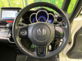 【純正革巻きステアリング】上質な革を使用することで、手にしっかり馴染みとても運転しやすいハンドルです♪