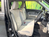 運転席シート廻りは使用感も少なく、良好な状態となっています。前オーナー様が丁寧に使っていたことがよくわかりますね。