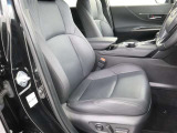 高いホールド性で運転姿勢が安定します。長距離ドライブでも疲れにくいのが魅力です。快適なドライビングライフをお送りください♪