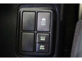 ECOモードはエアコンの利きなどを抑え、低燃費で走れるようにサポートします。EVモードはモーターのみで動くので、夜間などの静かに走行したい時に便利です。(EVモードは一定速度を超えると解除されます)
