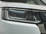 LEDヘッドライトは、点灯の瞬間から最大光量を発揮し、突然暗くなるトンネルなどでの安定感を高めます。