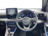 運転席まわりです。 各操作スイッチは使いやすい位置に配置されてます。