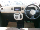 操作しやすい運転席廻り!操作パネルも使いやすい!!ドライブが楽しくなります!