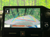 【バックカメラ】駐車時に後方がリアルタイム映像で確認できます。大型商業施設や立体駐車場での駐車時や、夜間のバック時に大活躍!運転スキルに関わらず、今や必須となった装備のひとつです!