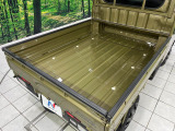 積み下ろしのしやすいデッキにはたっぷりと荷物を積み込んでいただけます。遊びから仕事まで、様々なシーンで頼れます♪
