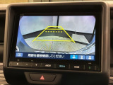 リバースギアに入れるだけで後方の表示へ切り替わります。夜間や雨の日の駐車も楽になりますよ。
