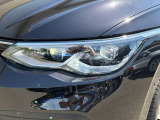 LEDマトリックスヘッドライト「IQ.LIGHT」。対向車や先行車を検知し、LEDを個別制御。まぶしさを抑えながら、夜間の視界をしっかり確保します。
