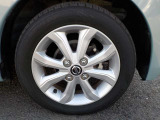 純正14インチアルミホイールに、155/65R14タイヤを装着しております。