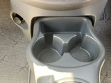 運転席側にドリンクホルダーあります!運転中でも手が届きやすい位置にあって便利です♪