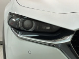LEDヘッドライトは、点灯の瞬間から最大光量を発揮し、突然暗くなるトンネルなどでの安定感を高めます。