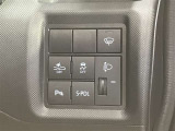 トラクションコントロールとは、すべりやすい路面での発進時や加速時にタイヤの空転を抑え、駆動力確保に貢献する機能です。詳細は販売店スタッフまでおたずねください。