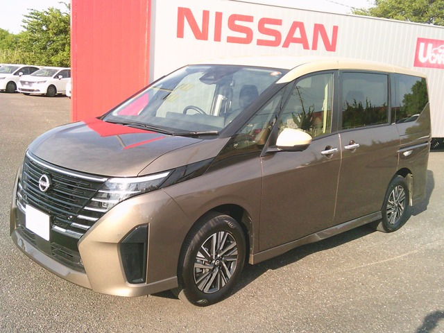 セレナ 1.4 e-4ORCE ハイウェイスターV 4WD 