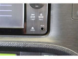 スマートフォンやiPodに入れた音楽を楽しめるAUXを装備しています。AUXは直接カーオーディオに接続できるため、Bluetoothなどよりも高音質な音楽が楽しめます。