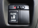 運転席からもスライドドアをボタン操作でスピーディーに開閉できます!またスマートキーでも操作できるので便利です。