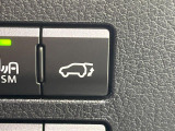 【パワーバックドア】スマートキーや運転席のボタンを押すだけでリアゲートが自動で開閉します!荷物を持っている時や、高い位置にあるバックドアを閉める際に便利な機能です♪