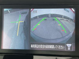 左サイドカメラとフロントカメラ運転席から死角となりやすい車両左前部分や前方部分もバッチリ見えます♪
