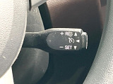 【クルーズコントロール】高速道路もラクラク走行。アクセルを離しても一定速度で走行ができ、長距離運転時の負担を軽減!加速・減速も簡単なスイッチ操作で調整できます。