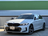 【BMWの伝統】BMWのお車は、&ldquo;駆け抜ける歓び&rdquo;を意識し、走行の安定性とコーナリングの良さを追求し、思い通りにハンドルの操作可能です。