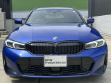 【BMWの伝統】BMWの特徴的な&ldquo;キドニーグリル&rdquo;は、80年以上続く伝統の形でございます。変わらないこだわりのデザインが、プレミアムブランド&ldquo;BMW&rdquo;を創り出します。